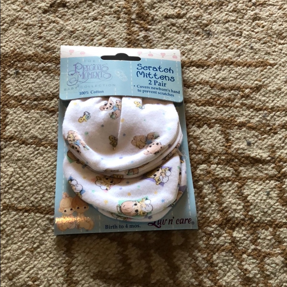 Precious Moments Scratch Mittens